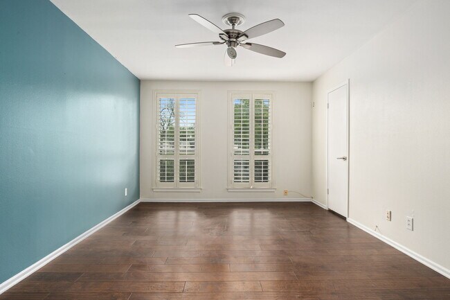 Building Photo - 166 Elizabeth Rd