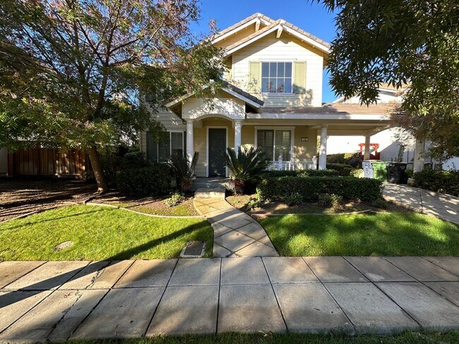Primary Photo - Beaitiful 4 Bedroom, 2.5 Bath Mountain Hou...