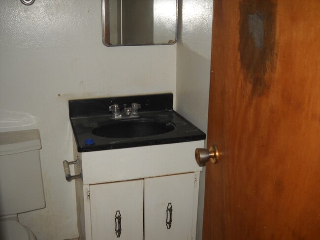 Building Photo - Cute House in Town