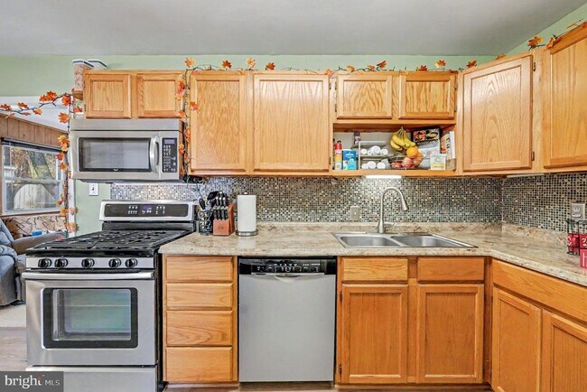 Building Photo - 4111 Hoffman Dr