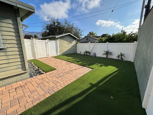 Building Photo - Charming 2+1 house for rent with small yar...