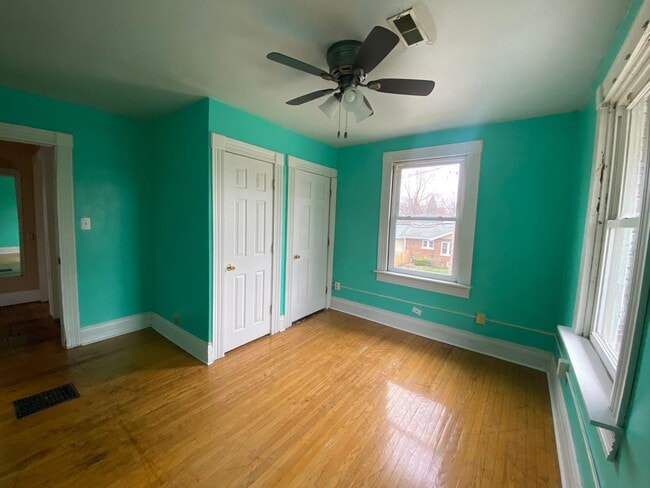 Building Photo - Spacious 3 Bedroom Home w/ 3 Full Baths