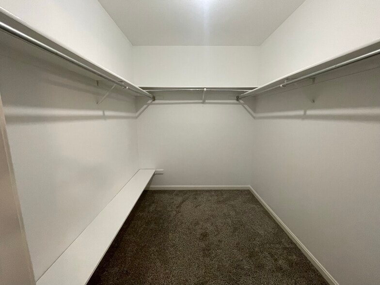 Building Photo - 8733 Hanover Dr