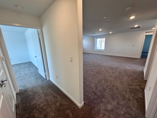 Building Photo - Brand new 4 bedroom Winchester home with a...