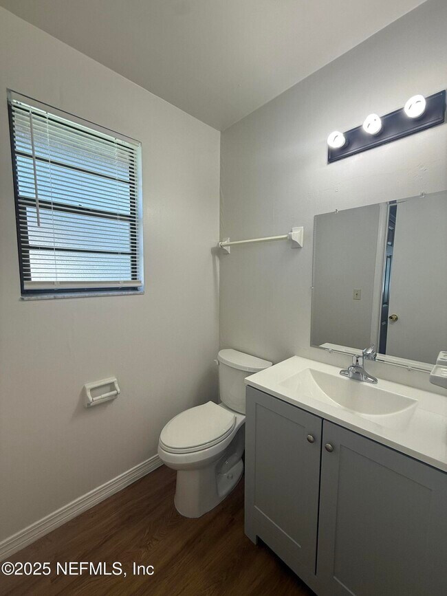 Building Photo - 459 Bentwood Ln