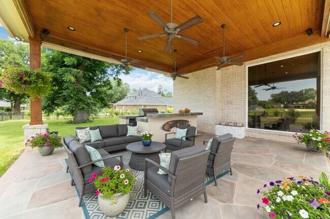 Building Photo - 32610 Whitburn Trail