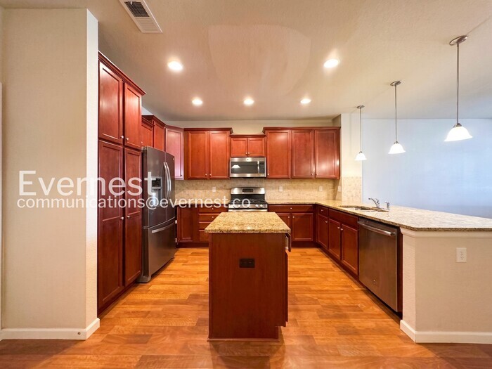 Building Photo - 9086 E Phillips Ln