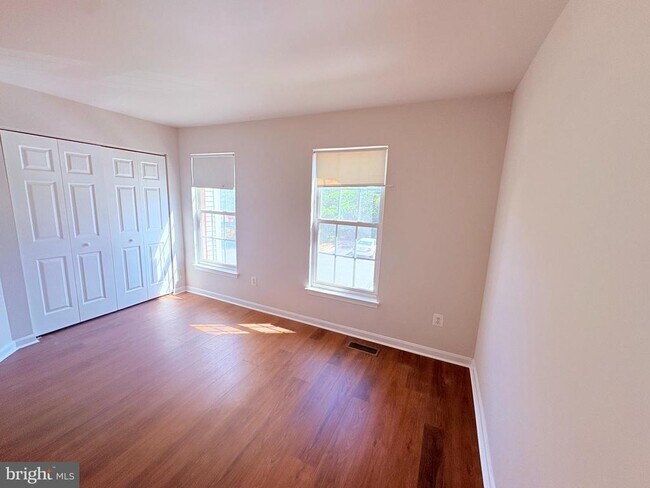 Building Photo - 45474 Oak Trail Square