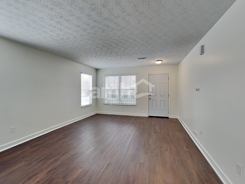 Building Photo - 568 Princeton St