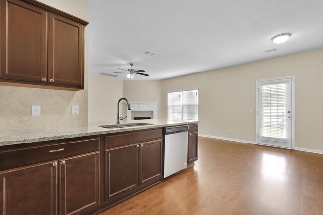 Building Photo - 659 Red Oak Ln