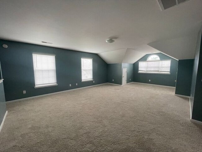 Building Photo - Northeast / Elgin- Offering Self Guided Tour with RENTLY!