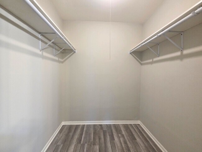 Building Photo - 5001 Carriage Way Dr