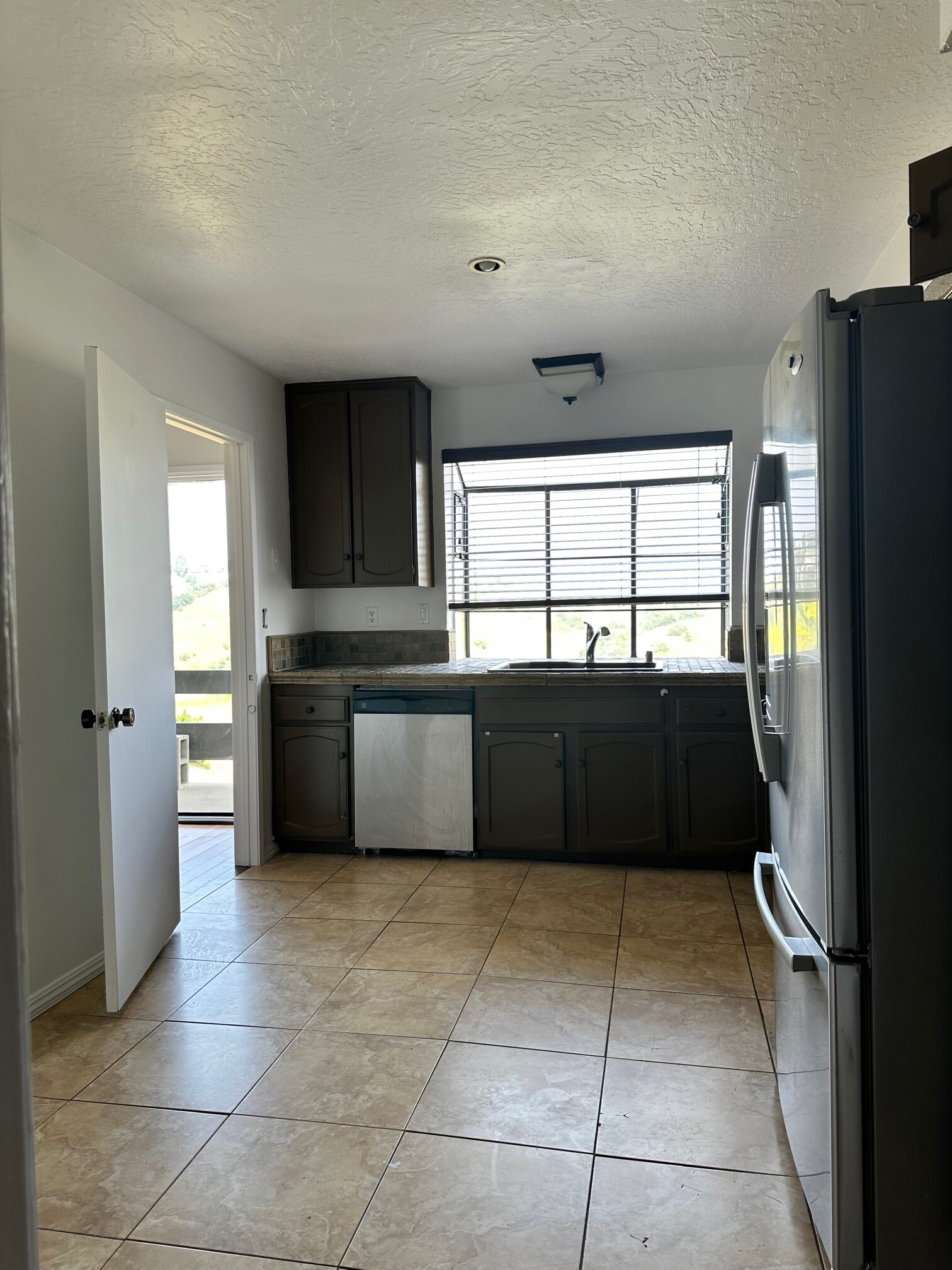 kitchen - 4300 Via Marisol