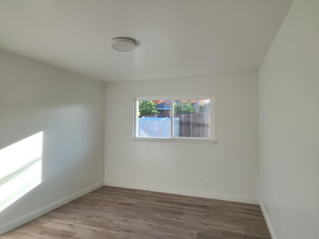 Building Photo - 6912 Bollinger Rd