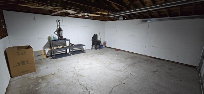Building Photo - 4924 Hipp St