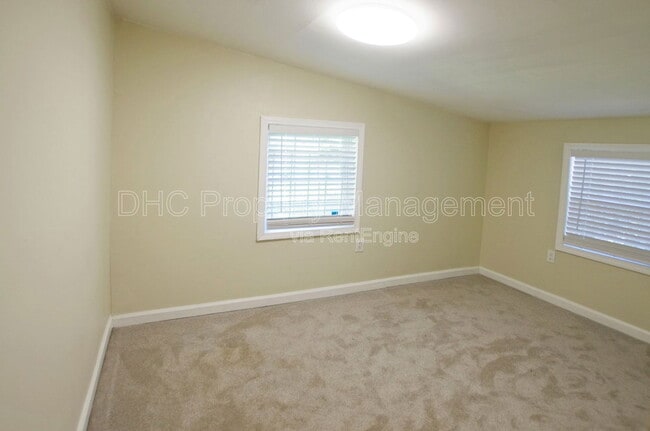 Building Photo - 1135 E Fayetteville Rd