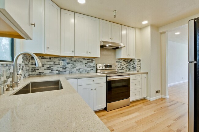 Building Photo - Condo Near Cupertino High | Updated Kitche...