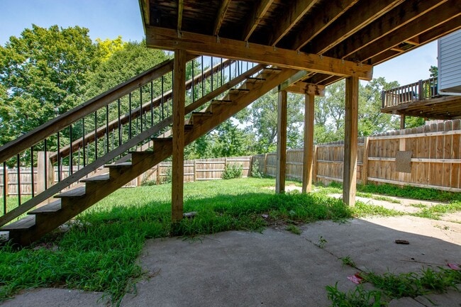 Building Photo - 3 Bedroom / 1.5 Bath with Fenced Backyard ...