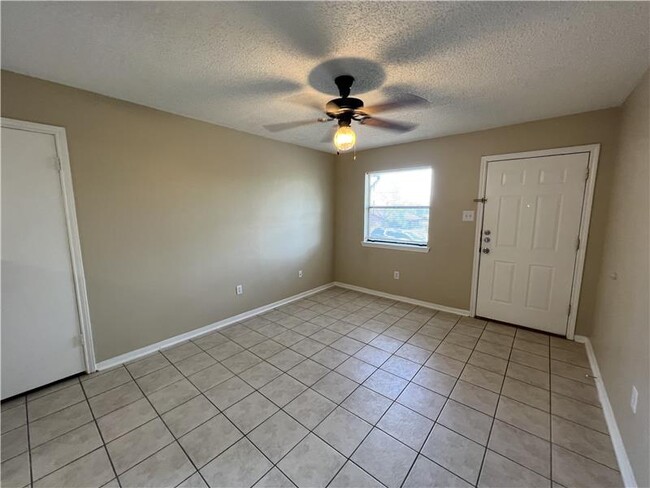 Building Photo - 519 Geri Dr