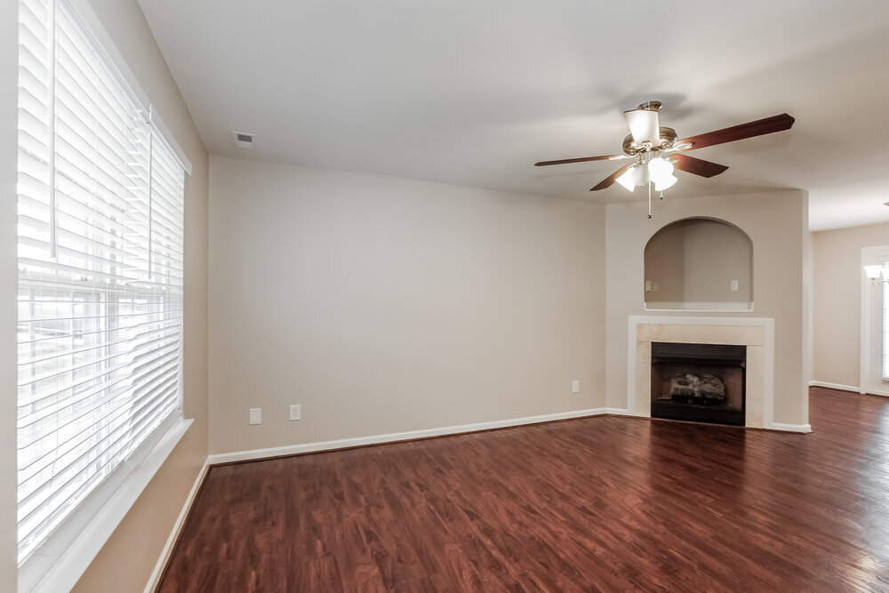 Building Photo - 1126 Larkspur Ln