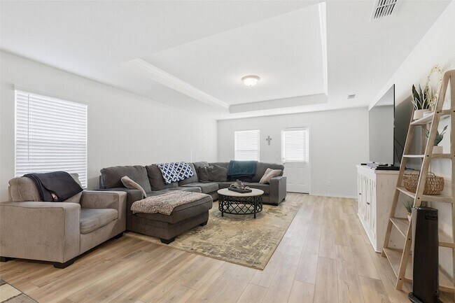 Building Photo - 10101 Newtown Dr