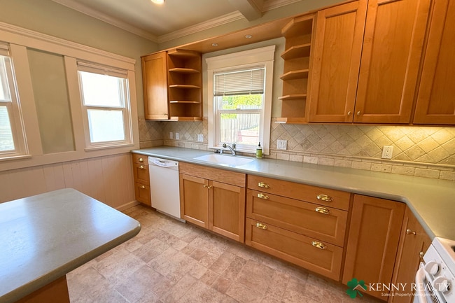 Building Photo - Spacious 3 Bedroom Home in Sign Hill Neighborhood in South San Francisco