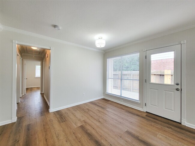 Building Photo - 3658 Villa Glen Dr