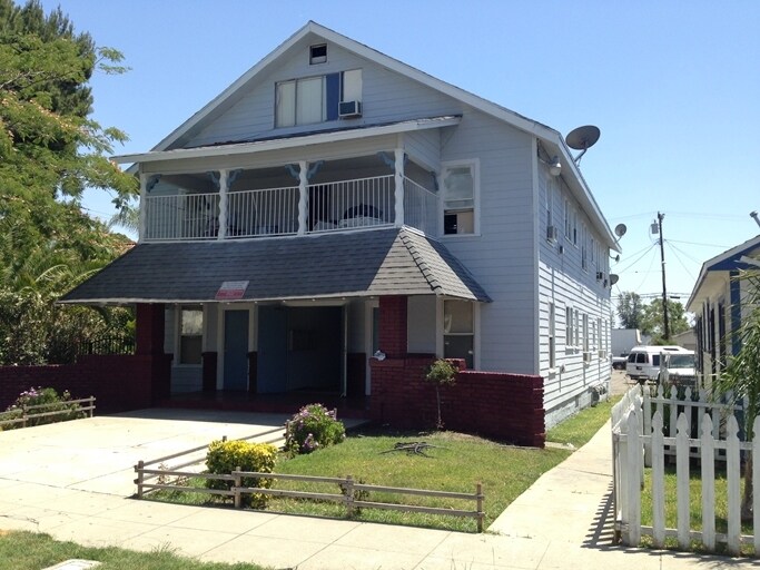 Building Photo - 307 W B St