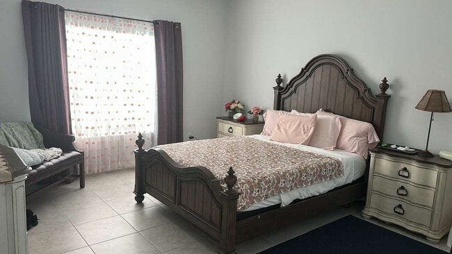 Building Photo - 226 Golden Fern Dr