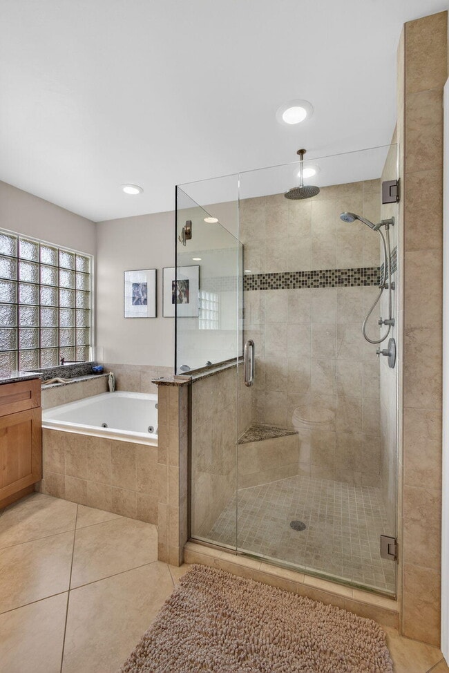 Building Photo - 18221 SE Fairview Cir