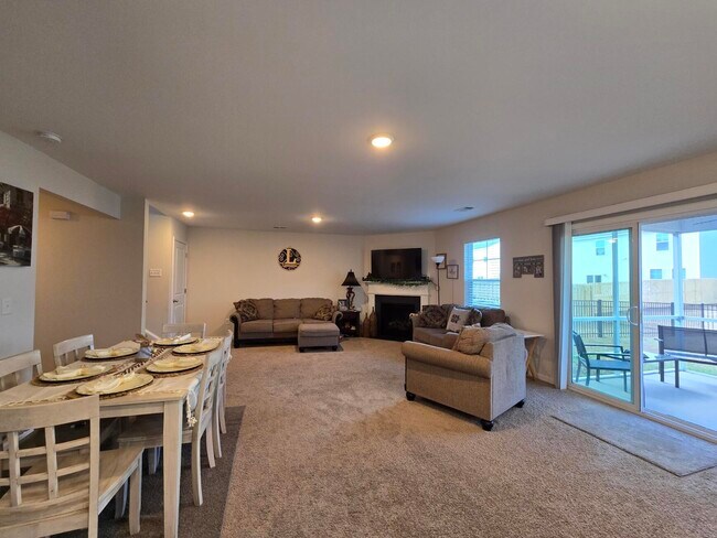 Building Photo - 1762 Camazay Dr