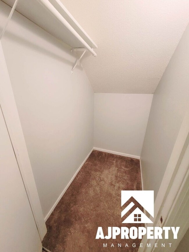 Building Photo - 4907 S Tennis Ln