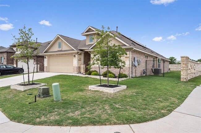 Primary Photo - 600 Spurlock Wy