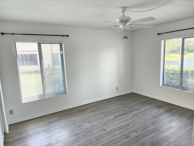Building Photo - 1605 SW Silver Pine Way