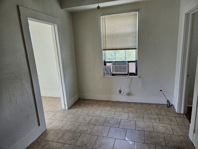 Building Photo - Utilities Included, Studio apartment in the heart of St. Mary's
