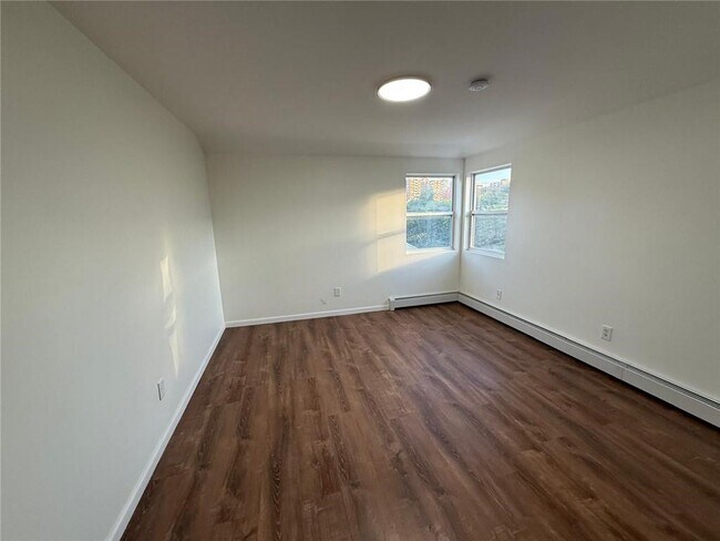 Building Photo - 120-36 Marsden St