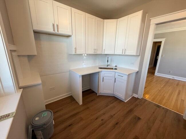 Building Photo - 3943 N Kostner Ave