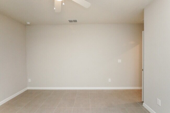 Building Photo - 18 Peterlee Ct