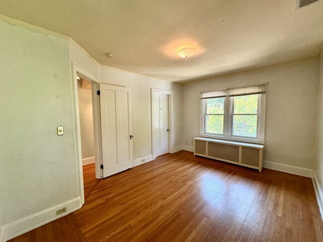 Building Photo - 505-507 W McMillan