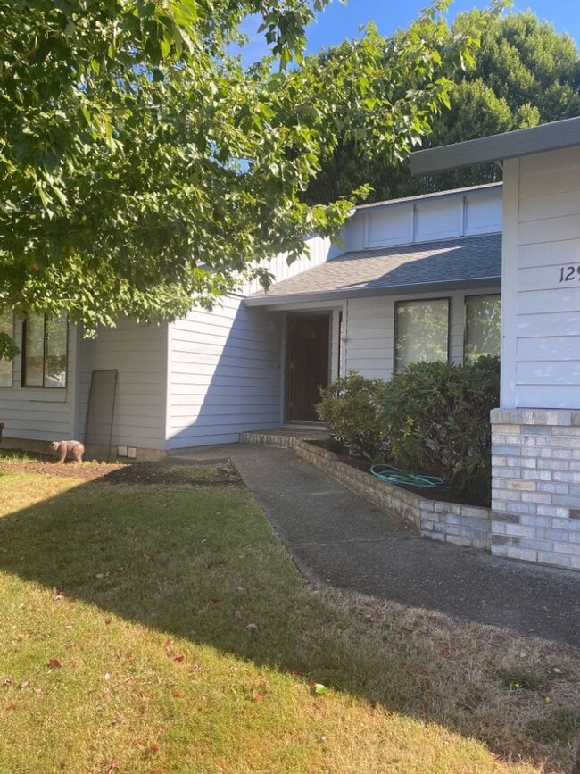 Building Photo - Felida 4 Bedroom with ADA bathroom