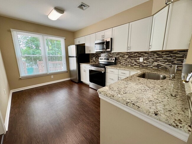 Building Photo - 2 Bedroom 2.5 Bathroom in Hummelstown!