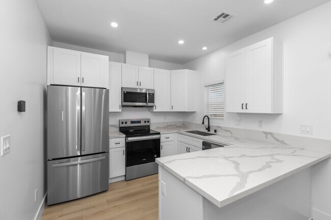 Building Photo - Fire pit!