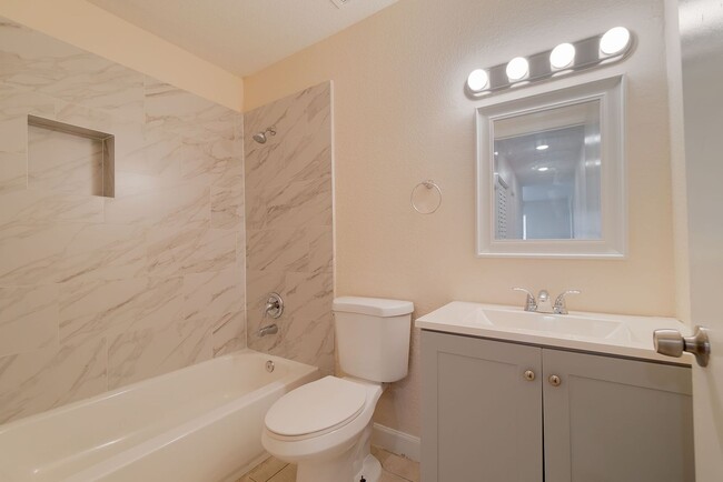 Building Photo - Beautifully remodeled 3-bedroom, 2-bathroom