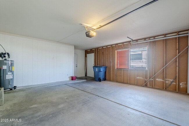 Building Photo - 678 S Silver Dr
