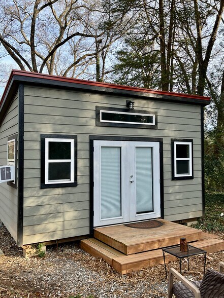 Building Photo - 703 Longview St