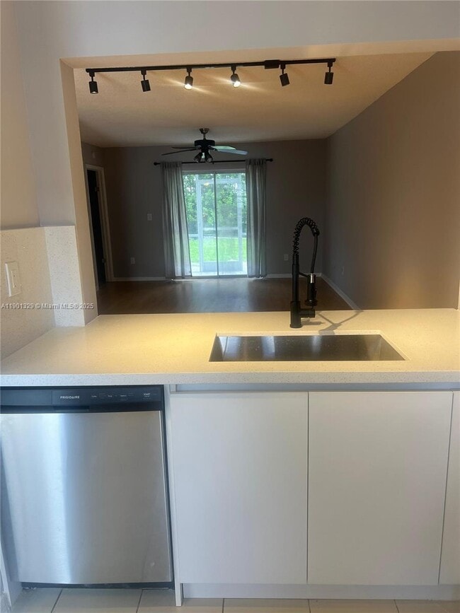 Building Photo - 438 NE 210th Cir Terrace