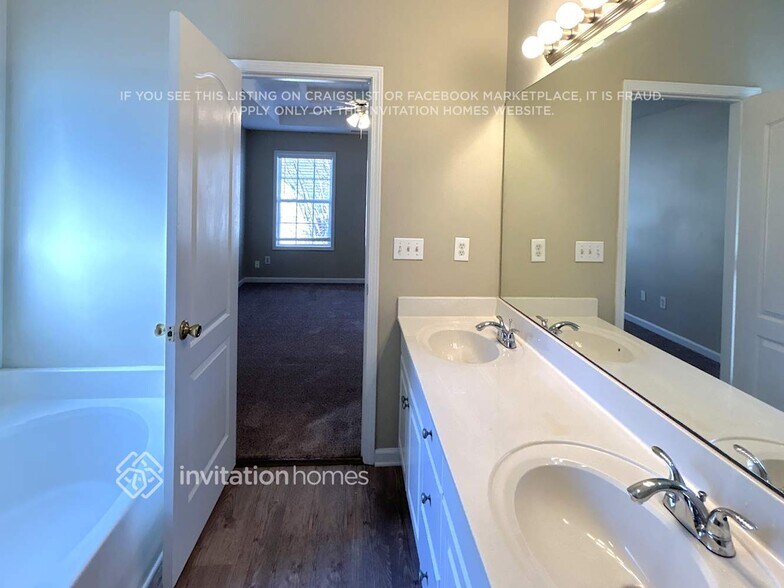 Building Photo - 117 Omega Ct