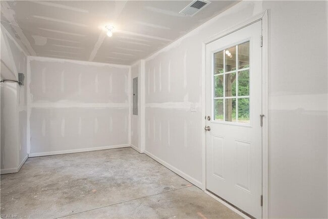 Building Photo - 701 Lakeview Cove