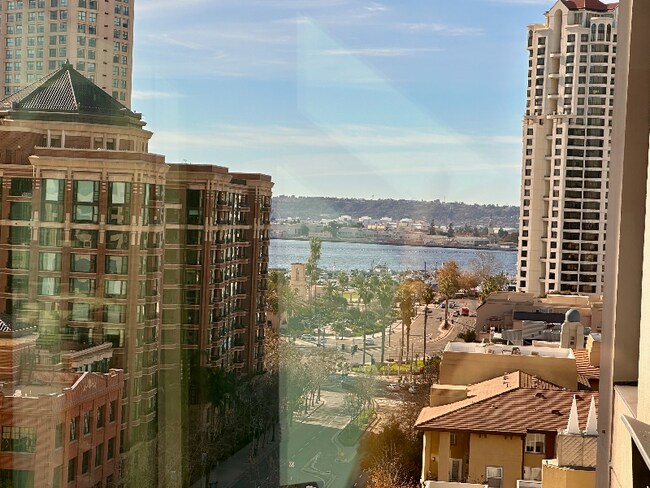 Building Photo - 654 Front St