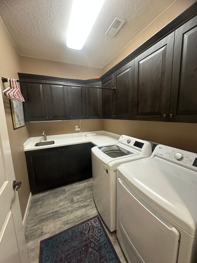 Building Photo - Stunning Sun River, Single-Level Home with...